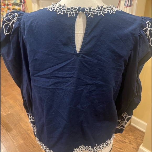 Express eyelet embroidered puff sleeve floral top L - Picture 2 of 3